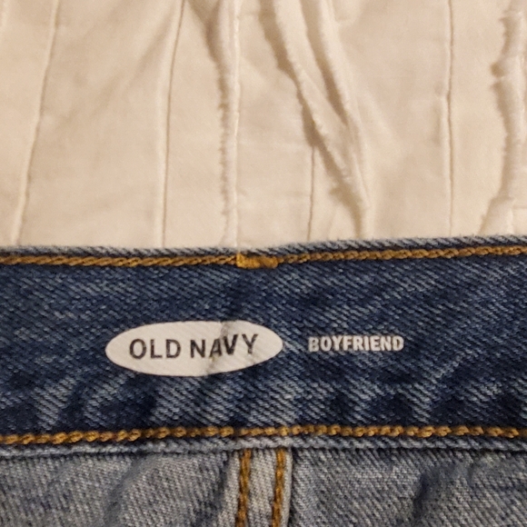 Cut-off denim shorts - Picture 2 of 4